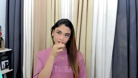 Snapshot of nhicolehollywood chatting on 3, 2, 2026 hottie nicole online show from 3, 2, 2026