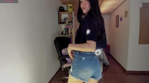 Nia online show from 7, 4, 2026