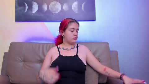 Estefani  online show from 27, 1, 2025