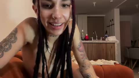 Snapshot of niahhierodula chatting on 14, 6, 2026 niah online show from 14, 6, 2026