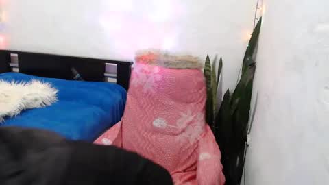 Snapshot of niavelvett chatting on 8, 10, 2025 NiaVelvett online show from 8, 10, 2025