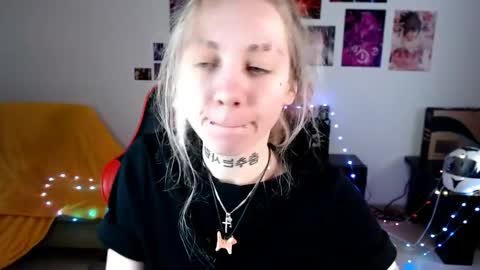 nica_kawaii online show from 9, 4, 2026