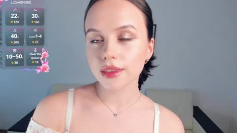 Snapshot of nice_kisss chatting on 7, 1, 2025 Alice online show from 7, 1, 2025
