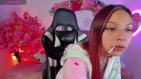 Snapshot of nickie_reed_ chatting on 10, 5, 2026 nickie_reed_ online show from 10, 5, 2026