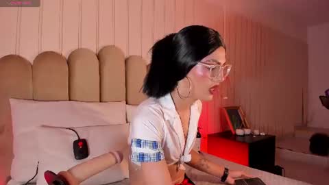 Snapshot of nickiwestt___ chatting on 19, 6, 2026 nickiwestt___ online show from 19, 6, 2026