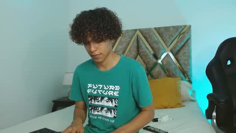 Snapshot of nickolas_moon chatting on 8, 1, 2025 Nickolas Muoz online show from 8, 1, 2025