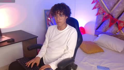 Snapshot of nickolas_moon chatting on 17, 2, 2025 Nickolas Muoz online show from 17, 2, 2025
