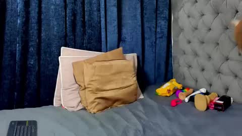 Nicky Brown online show from 3, 12, 2024