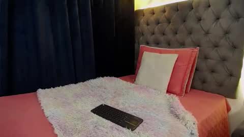 Nicky Brown online show from 9, 9, 2025