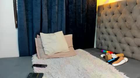 Nicky Brown online show from 15, 9, 2025