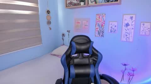 Snapshot of nicky_lucy_m chatting on 21, 11, 2025 lucy online show from 21, 11, 2025