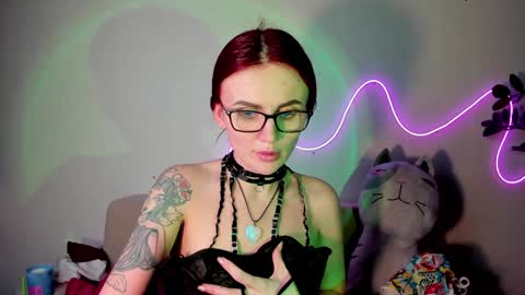 Nicky Weekends online show from 10, 12, 2024