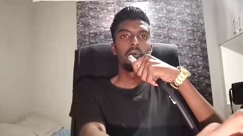 Snapshot of nickyle63 chatting on 28, 2, 2025 james online show from 28, 2, 2025