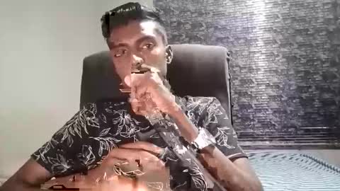 Snapshot of nickyle63 chatting on 5, 3, 2025 james online show from 5, 3, 2025