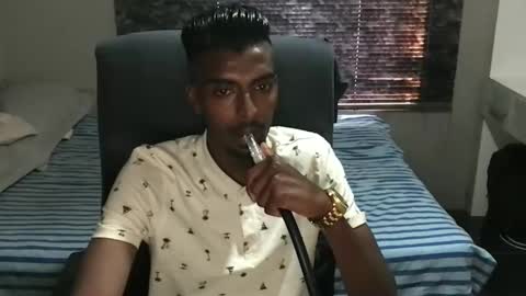 Snapshot of nickyle63 chatting on 17, 11, 2025 james online show from 17, 11, 2025