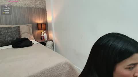 Nicol Alvarez online show from 9, 11, 2025