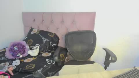 Nicol sanchez online show from 11, 3, 2026