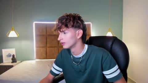 Snapshot of nicolasferrer18 chatting on 22, 11, 2025 nicolasferrer18 online show from 22, 11, 2025