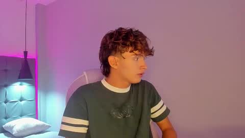 Snapshot of nicolasferrer18 chatting on 28, 11, 2025 nicolasferrer18 online show from 28, 11, 2025