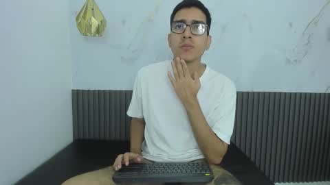 nicolasfine online show from 10, 1, 2026