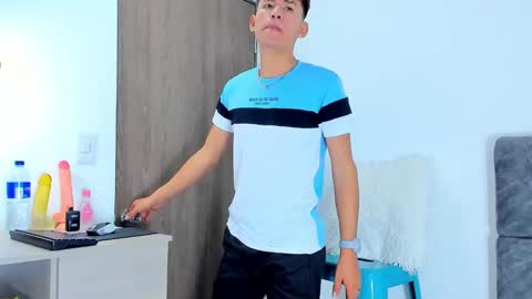 nicolastorres__ online show from 19, 11, 2025