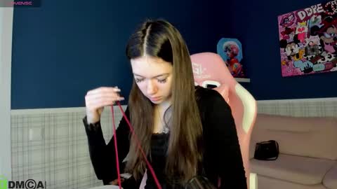 Snapshot of nicole_charm chatting on 18, 1, 2026 GMT7TueWedThSu 0300am-0900am. Sa 1000am-0400pm online show from 18, 1, 2026