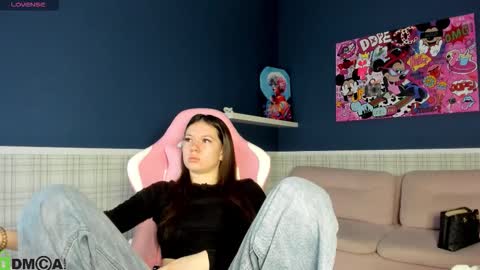 Snapshot of nicole_charm chatting on 5, 2, 2026 GMT7TueWedThSu 0300am-0900am. Sa 1000am-0400pm online show from 5, 2, 2026