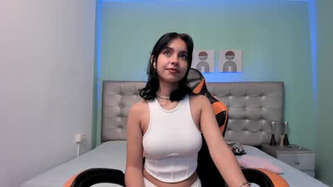 Snapshot of nicole_evan chatting on 18, 12, 2024 Nicol online show from 18, 12, 2024