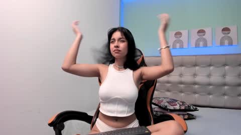 Snapshot of nicole_evan chatting on 19, 12, 2024 Nicol online show from 19, 12, 2024