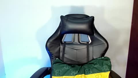 nicole_kiss01 online show from 6, 2, 2025