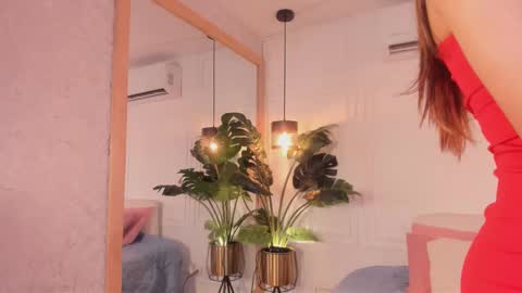 Snapshot of nicole_whitee chatting on 24, 2, 2026 N A T A L I A online show from 24, 2, 2026