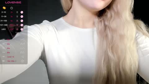 Snapshot of nicole_yo chatting on 17, 12, 2024 Mary online show from 17, 12, 2024
