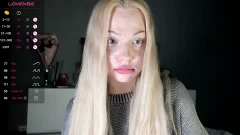 Snapshot of nicole_yo chatting on 23, 12, 2024 Mary online show from 23, 12, 2024