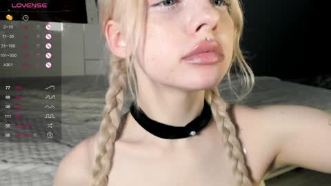 Snapshot of nicole_yo chatting on 27, 12, 2024 Mary online show from 27, 12, 2024