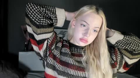 Snapshot of nicole_yo chatting on 8, 1, 2025 Mary online show from 8, 1, 2025