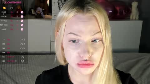 Snapshot of nicole_yo chatting on 2, 2, 2025 Mary online show from 2, 2, 2025