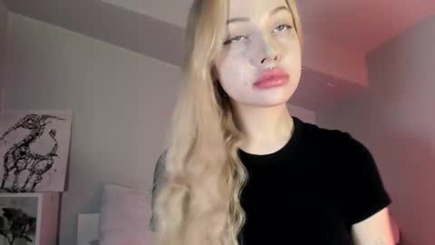 Snapshot of nicole_yo chatting on 15, 2, 2025 Mary online show from 15, 2, 2025