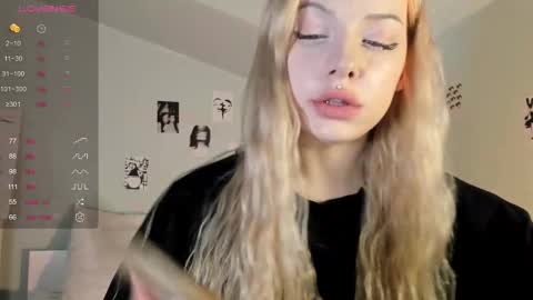 Snapshot of nicole_yo chatting on 28, 2, 2025 Mary online show from 28, 2, 2025