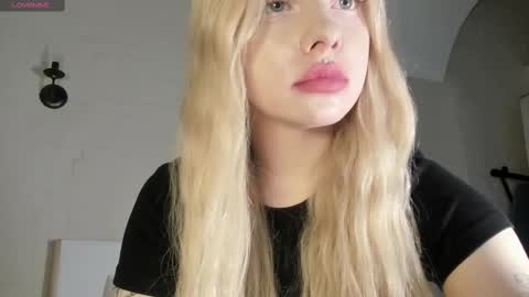 Snapshot of nicole_yo chatting on 11, 3, 2025 Mary online show from 11, 3, 2025