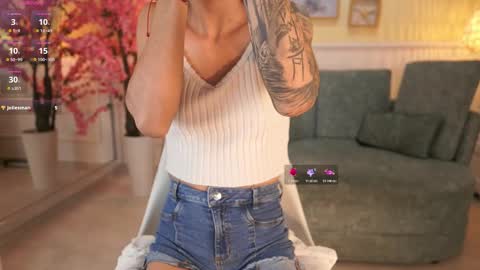 Snapshot of nicolecrawft chatting on 7, 11, 2025 Nicole Crawft online show from 7, 11, 2025