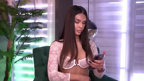 Nicole online show from 24, 9, 2025