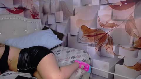 nicolee millerr online show from 17, 1, 2025