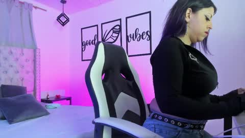 nicolee millerr online show from 27, 4, 2026