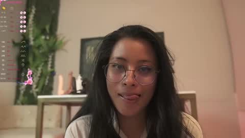 Snapshot of nicoleflorens chatting on 11, 2, 2025 Nicol Flores GMT-5 1530-2200 online show from 11, 2, 2025
