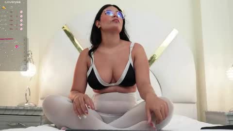 Snapshot of nicoleflorens chatting on 16, 11, 2025 Nicol Flores GMT-5 1530-2200 online show from 16, 11, 2025