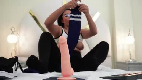 Snapshot of nicoleflorens chatting on 20, 11, 2025 Nicol Flores GMT-5 1530-2200 online show from 20, 11, 2025