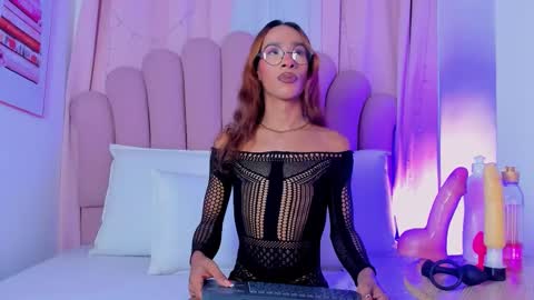 nicolemadrird online show from 8, 11, 2025