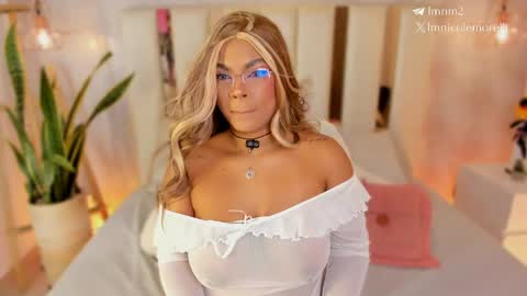 Snapshot of nicolemorelli2 chatting on 5, 6, 2026 Andrea give it a thumbs up please its important online show from 5, 6, 2026