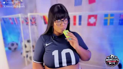 Snapshot of nicolemorelli2 chatting on 26, 6, 2026 Andrea give it a thumbs up please its important online show from 26, 6, 2026