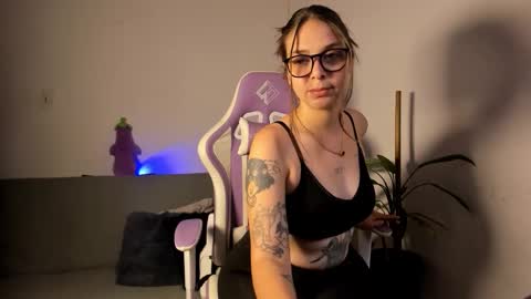 Nicol independent model online show from 28, 11, 2025